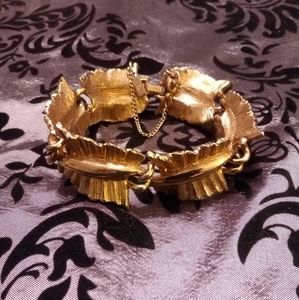 Vintage Monet gold tone bracelet 7ins